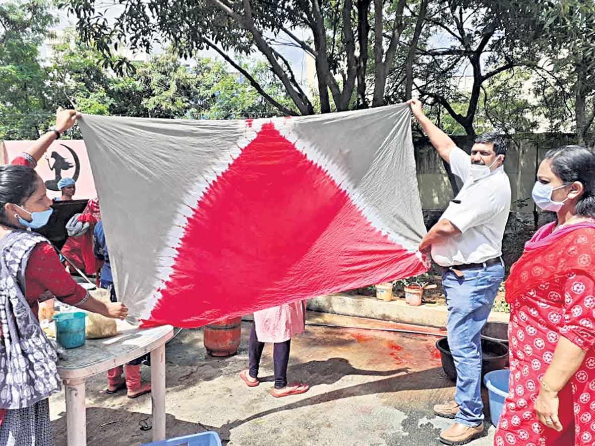 చేదు జ్ఞాపకాల నుంచి కొత్త జీవితంలోకి చేరి