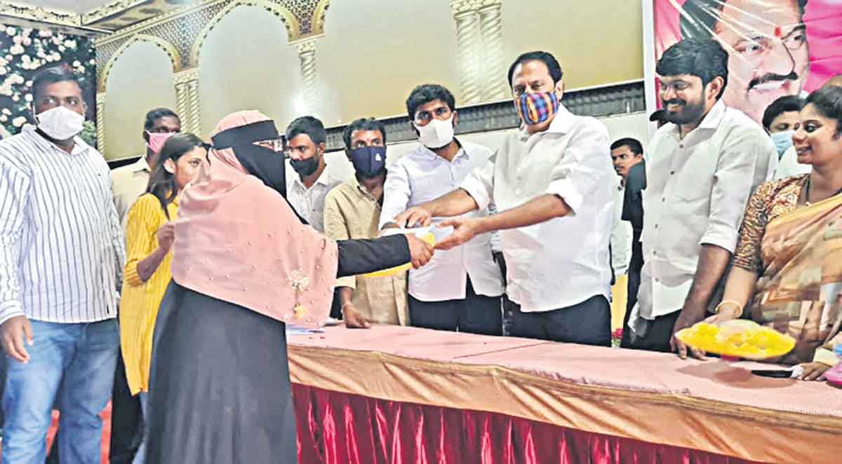 సంక్షేమం, అభివృద్ధికి పెద్దపీట