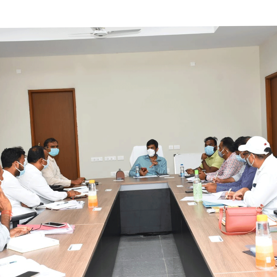 రైతులు ప్రత్యామ్నాయ పంటలు సాగు చేయాలి : అనురాగ్‌ జయంతి