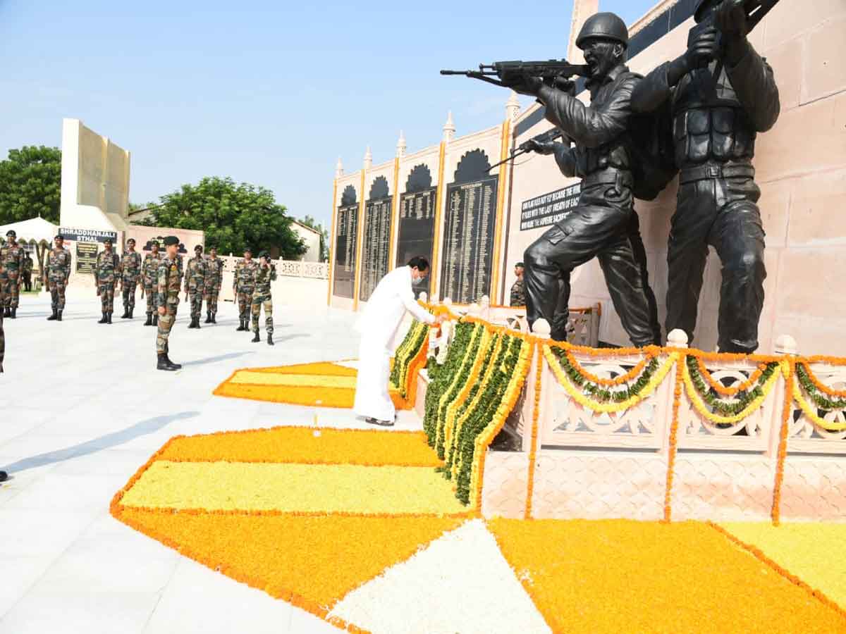 Venkaiah Naidu : వార్‌ మ్యూజియంను సందర్శించిన వెంకయ్యనాయుడు