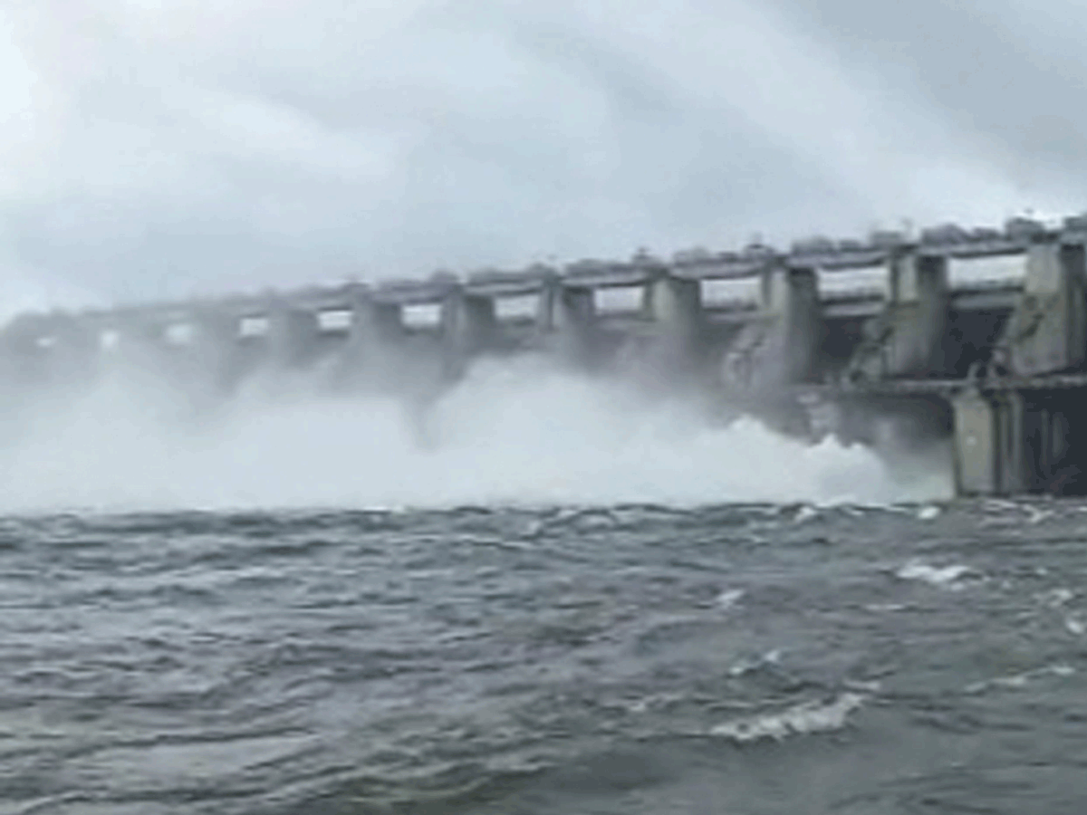 Pulkal  | సింగూరుకు తగ్గిన వరద