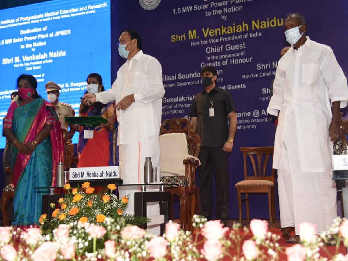 పునరుత్పాదక విద్యుత్ వినియోగంపై దృష్టిపెట్టండి : వెంకయ్యనాయుడు