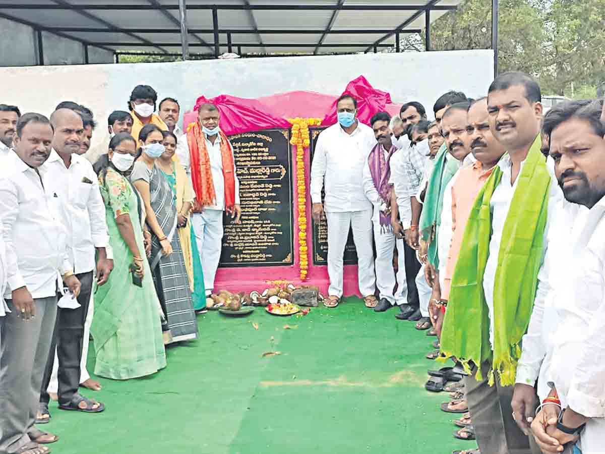 మౌలిక వసతుల కల్పనకు ప్రాధాన్యత