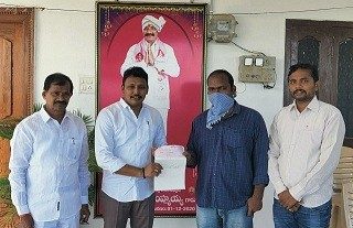 పేదలకు అండగా.. సీఎంఆర్ఎఫ్ చెక్కులు అందించిన ఎమ్మెల్యే నోముల భగత్