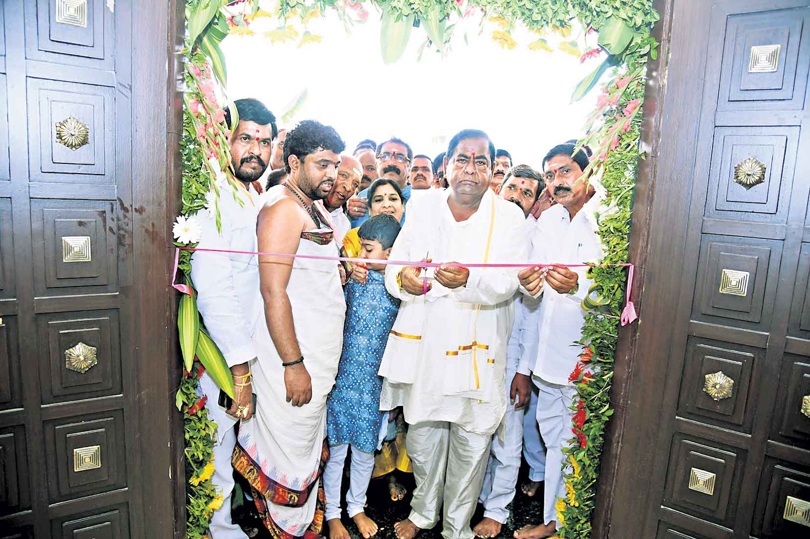 గుట్టలో మున్నూరుకాపు భవనం ప్రారంభం