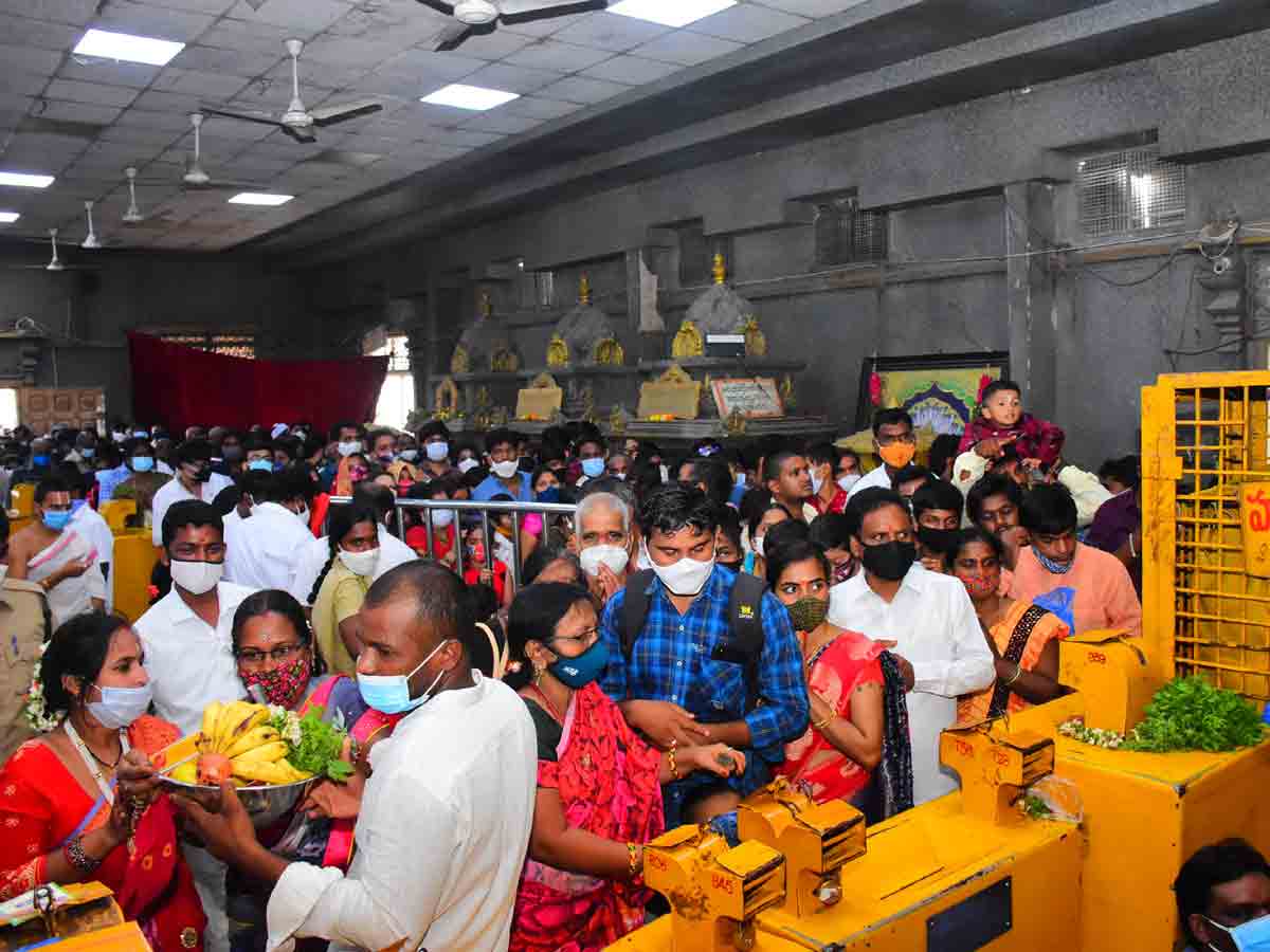 యాదాద్రి: శ్రీవారి ఖజానాకు రూ.29,96,634 ఆదాయం