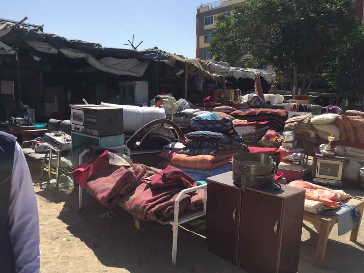 ఆఫ్ఘనిస్తాన్‌లో ఆక‌లి కేక‌లు.. తిండి కోసం ఇంట్లో సామాన్లు అమ్ముకుంటున్న ప్ర‌జ‌లు