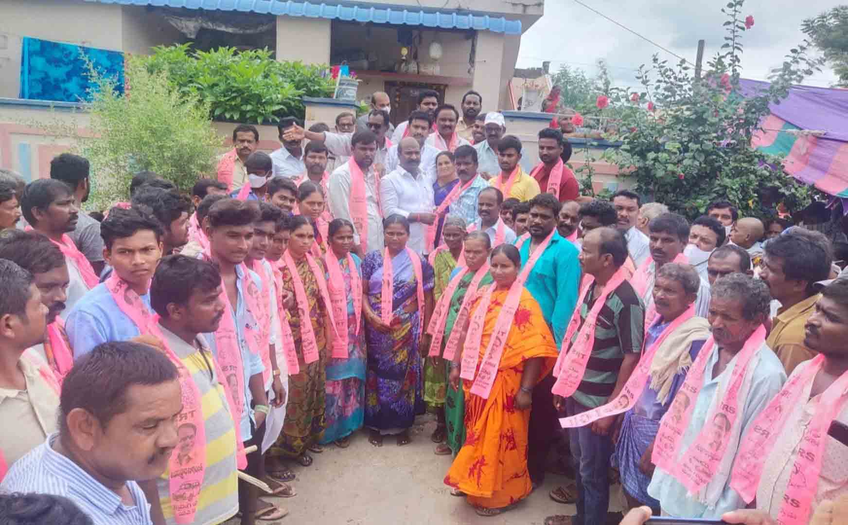 Nakrekal: అభివృద్ధిని చూసి టీఆర్స్లో చేరికలు.. ఎమ్మెల్యే చిరుమర్తి లింగయ్య