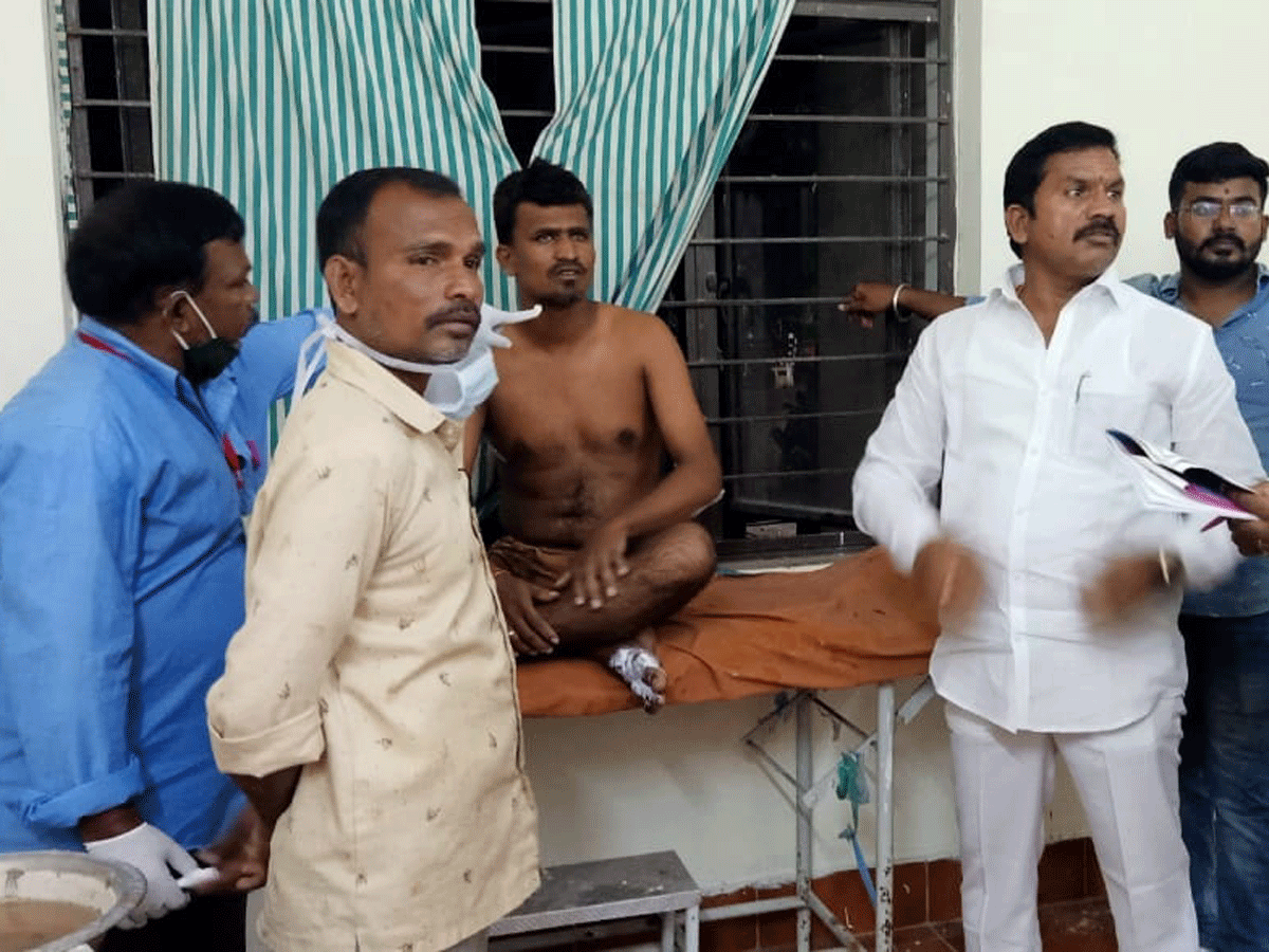 Patancheru | గ్యాస్ సిలిండర్‌ పేలి ముగ్గురికి గాయాలు