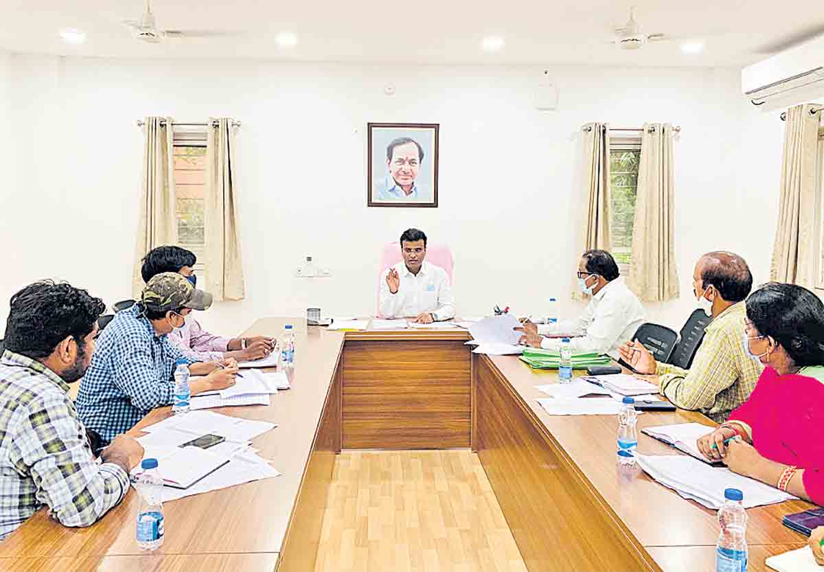 అభివృద్ధి పనులను పూర్తి చేయాలి..