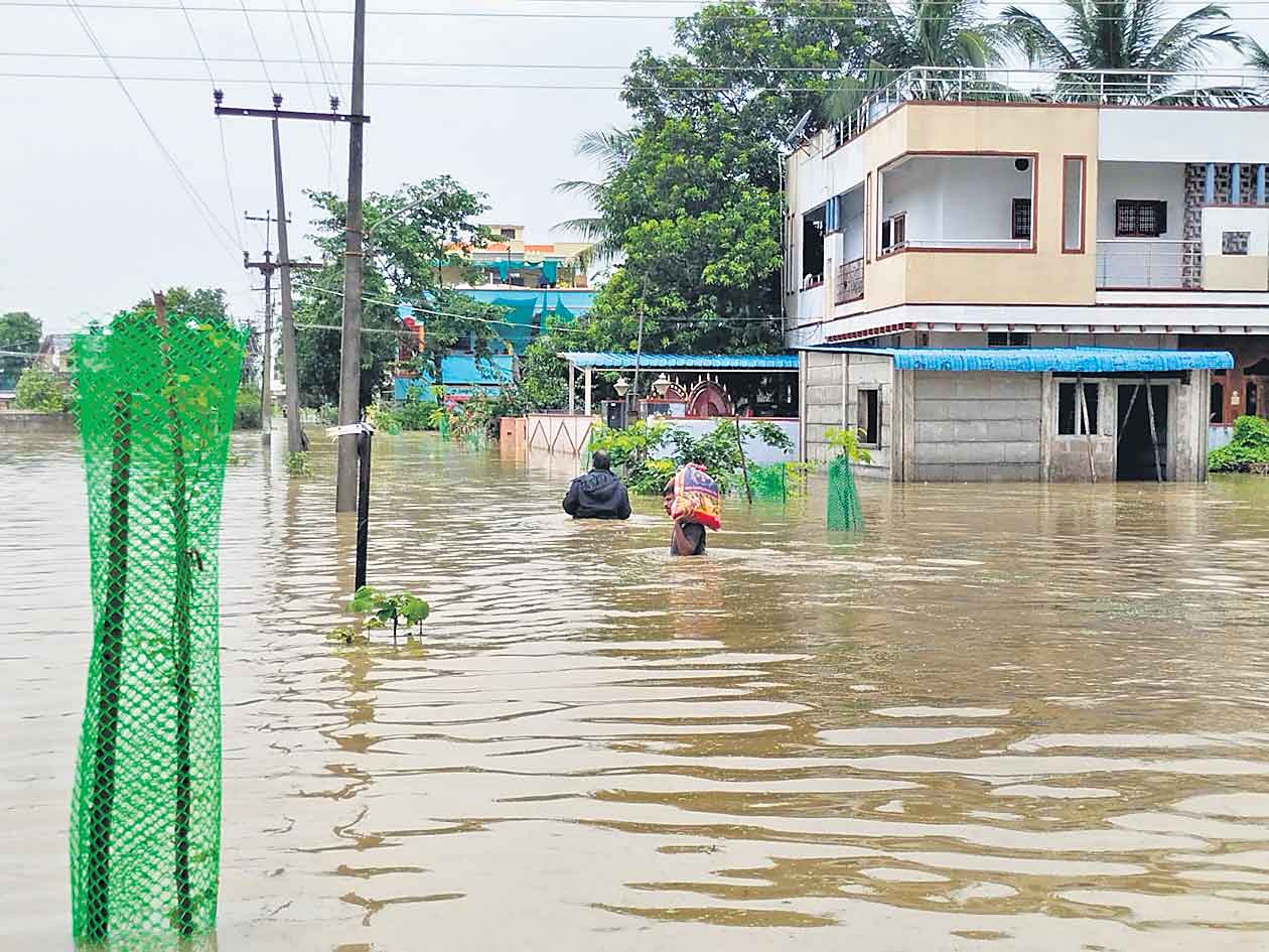 ఇడువని వాన.. 16 జిల్లాల్లో అతి భారీ వర్షాలు