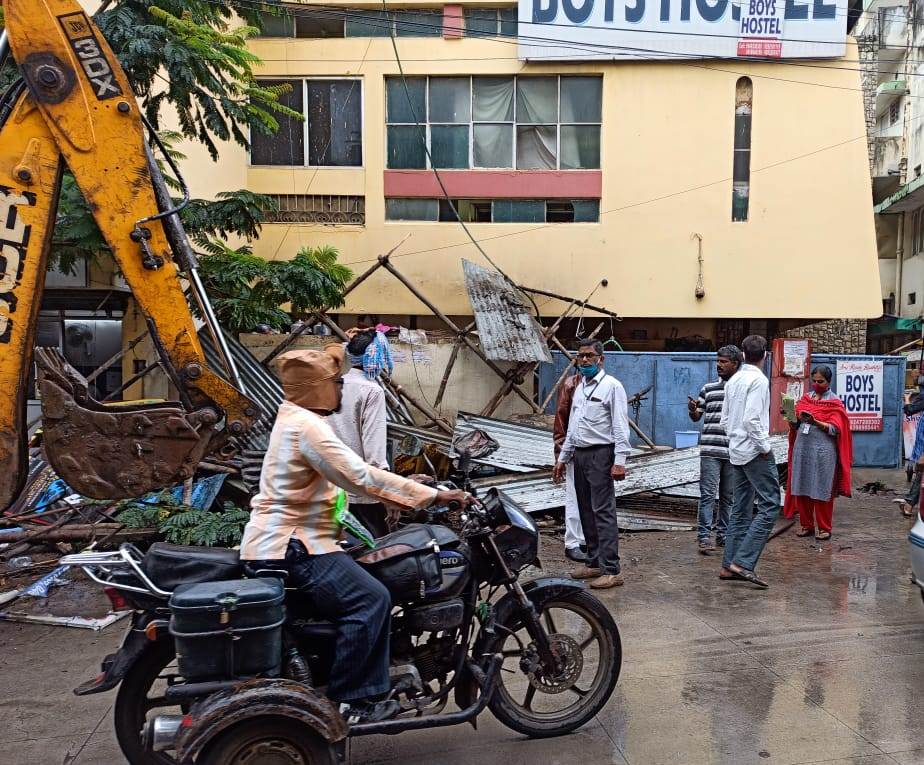 GHMC | కొనసాగుతున్న పుట్‌పాత్‌ ఆక్రమణల తొగింపు