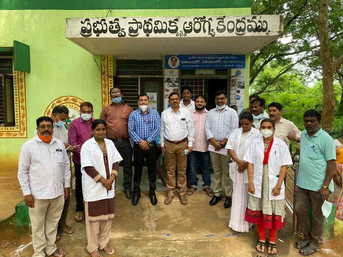 రెబ్బెన పీహెచ్‌సీని సందర్శించిన కేంద్ర వైద్యబృందం