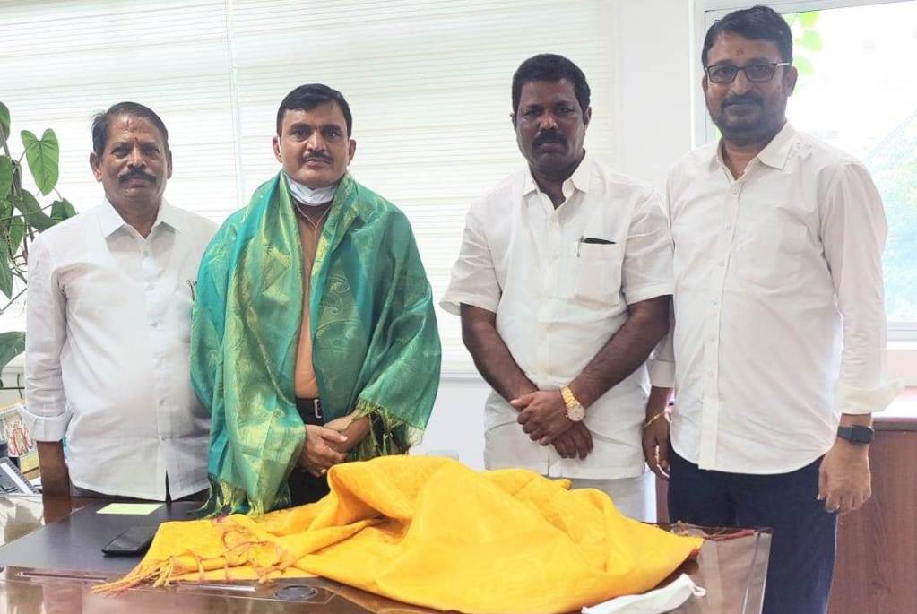 Hyderabad | పంచాయితీరాజ్‌ కమిషనర్ ను స‌త్క‌రించిన‌ ట్రిబ్యూనల్ స‌భ్యులు