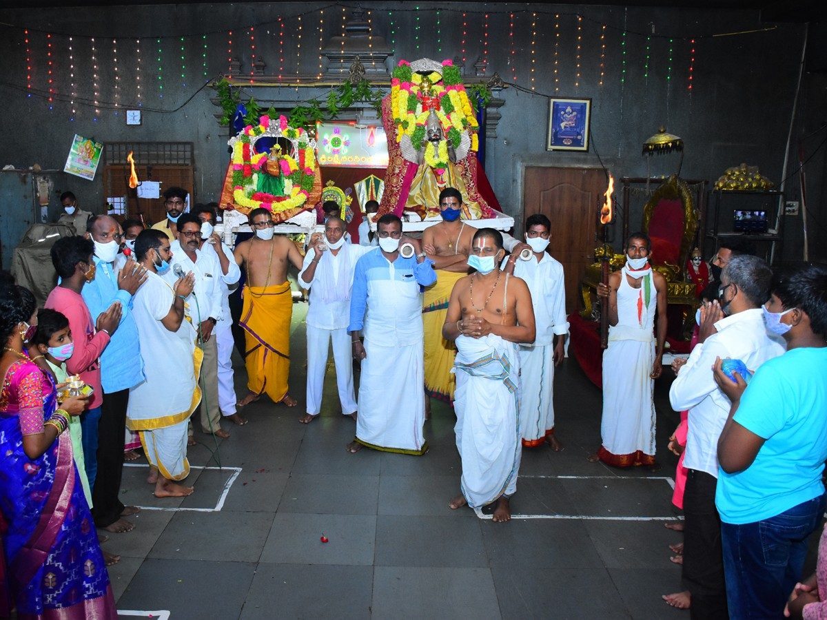 yadadri: యాదాద్రీశుడికి వైభవంగా నిజాభిషేకం