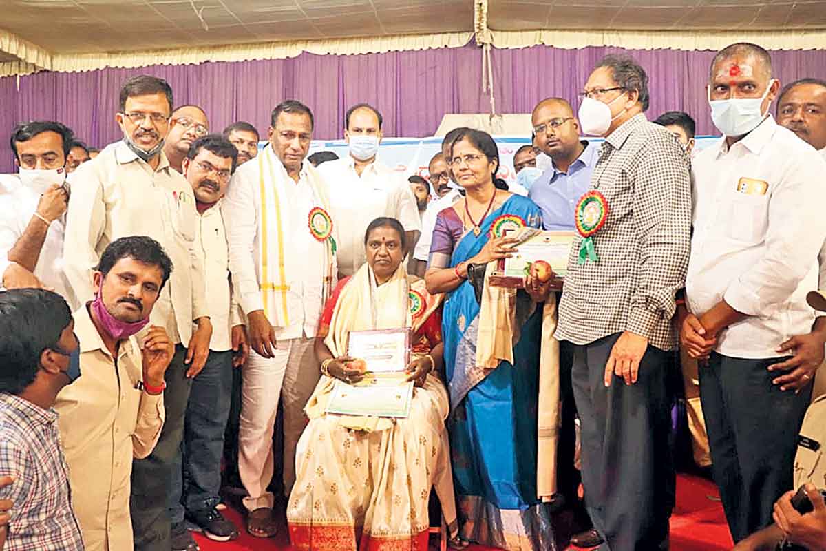 ఉపాధ్యాయ వృత్తి.. పవిత్రమైంది