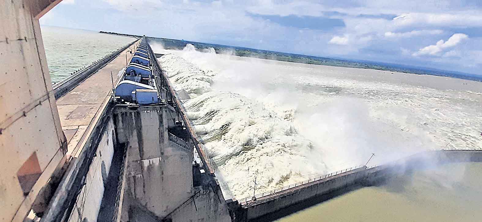 ప్రాజెక్టులకు వరద ఉధృతి