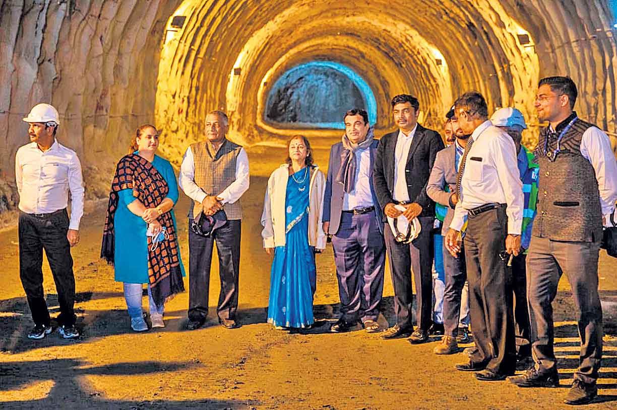 కశ్మీర్‌ అభివృద్ధికి రోడ్లే కీలకం