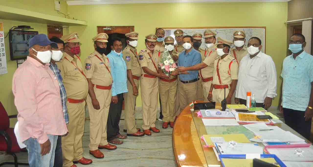 ఆదిలాబా‌ద్‌ ఉమ్మడి జిల్లాలో 12 మందికి ఎఎస్సైలుగా ఉద్యోగోన్నతి