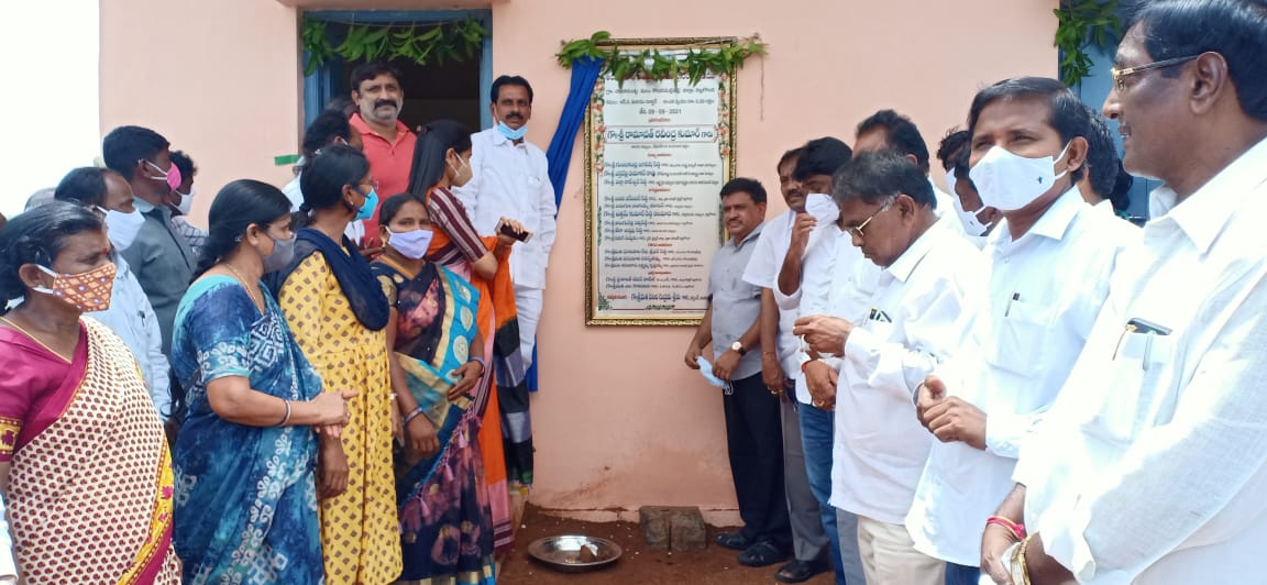 Devarakonda: మేధావులను సృష్టించేది గ్రంథాలయాలు.. ఎమ్మెల్యే రవీంద్రకుమార్