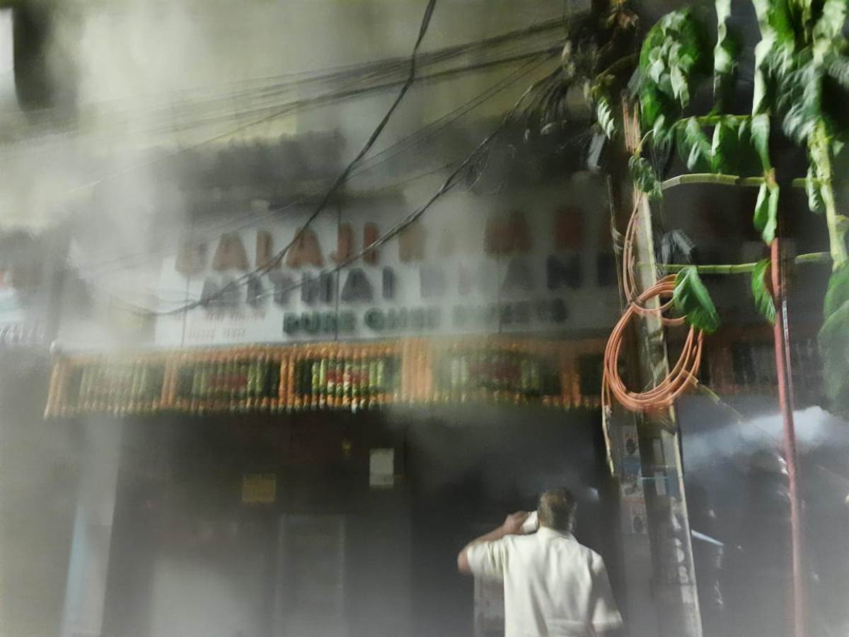 Fire accident | విద్యుత్​ షార్ట్​సర్క్యూట్​తో మిఠాయి దుకాణం ద‌గ్ధం