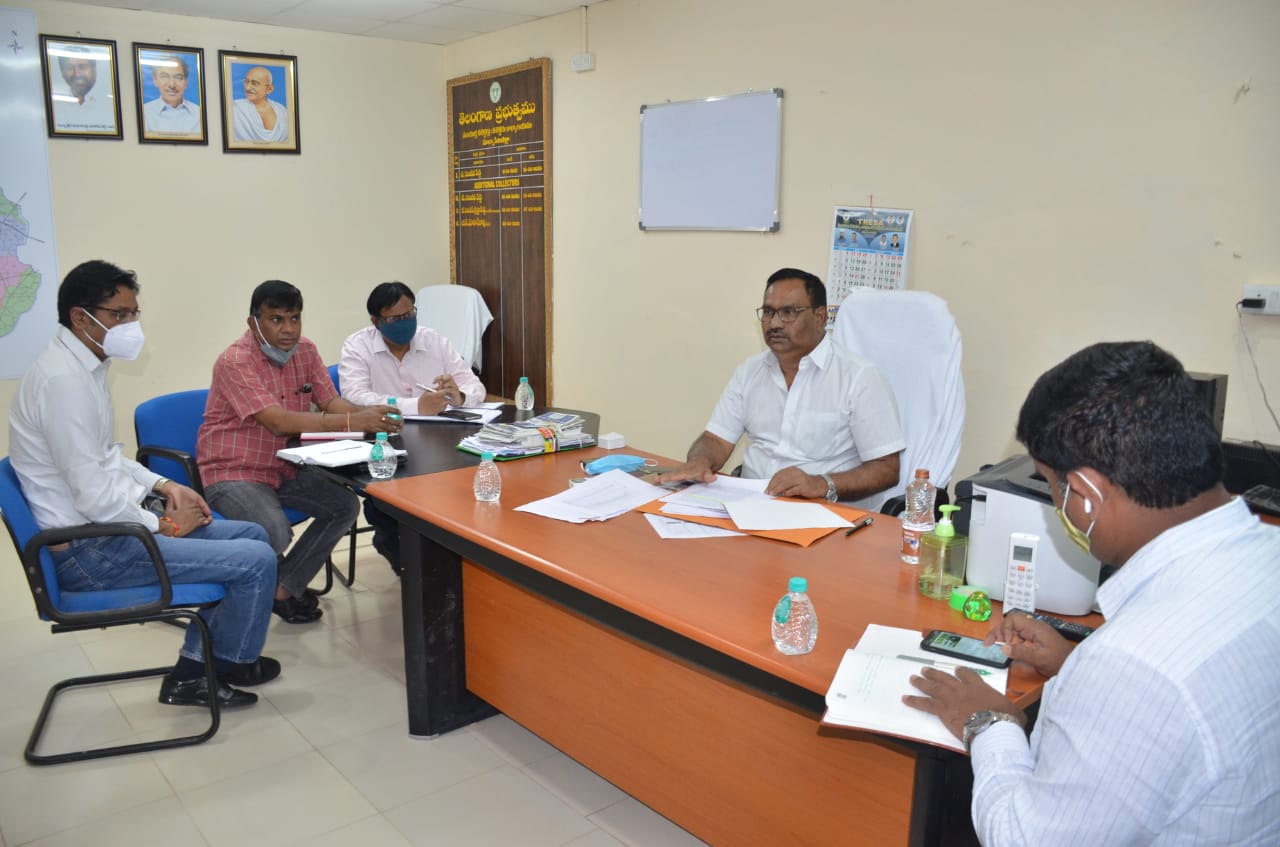 Suryapeta: సమన్వయంతో బతుకమ్మ చీరెలు పంపిణీ చేయాలి