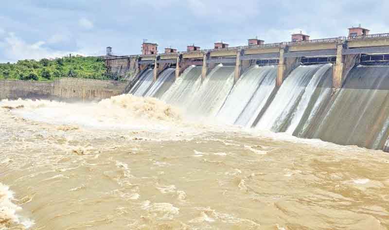 కడెంకు రిమోట్‌ గేట్లు