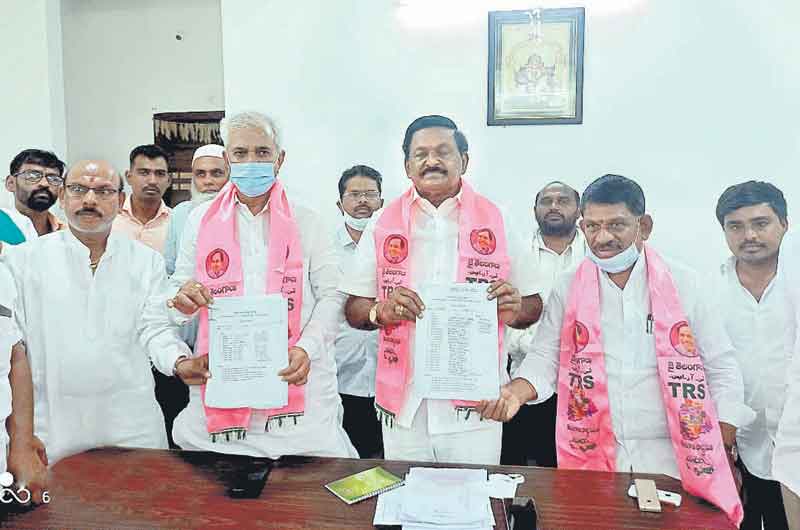 గులాబీ జోష్‌..