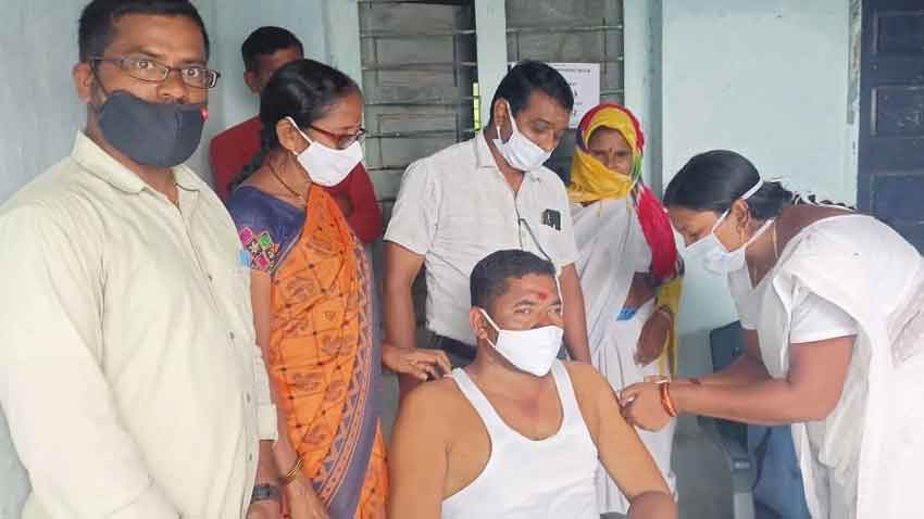 ప్రతి ఒక్కరూ వ్యాక్సిన్‌ వేసుకోవాలి