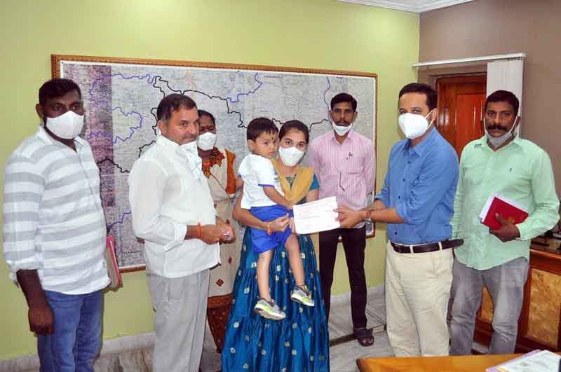 పోలీసు కుటుంబాలను ఆదుకుంటాం