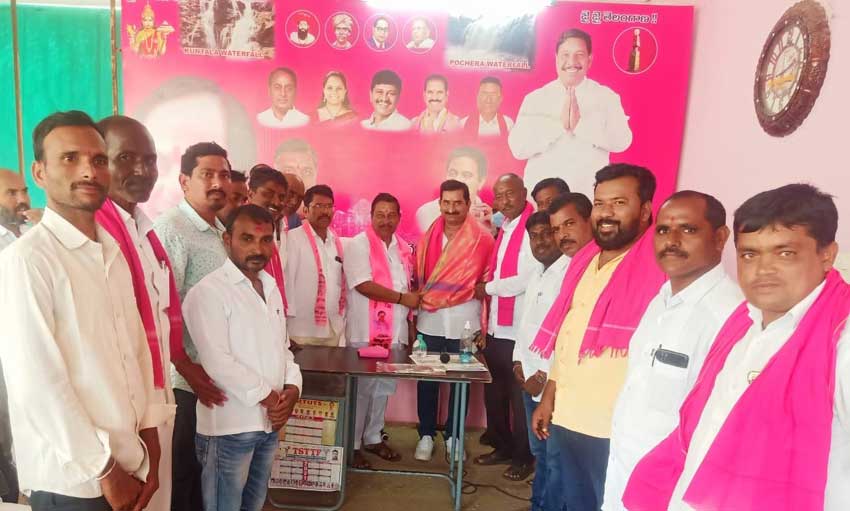 కార్యకర్తలకు పార్టీ అండగా ఉంటుంది