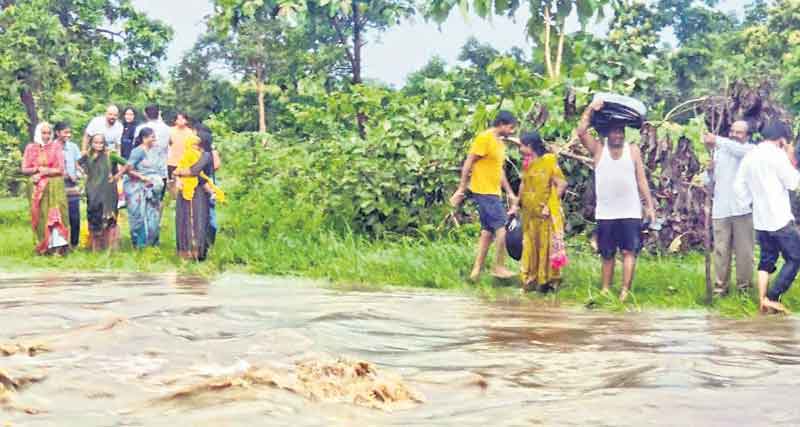 ఉప్పొంగిన వాగులు, వంకలు