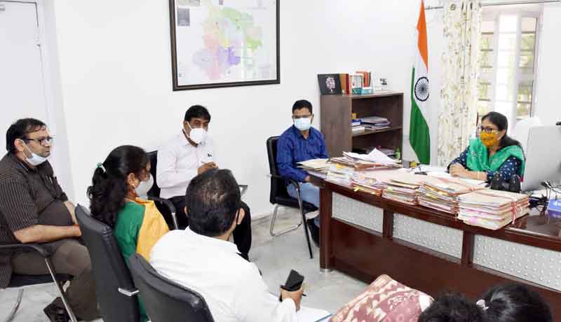 అర్హులందరూ వ్యాక్సిన్‌ తీసుకోవాలి