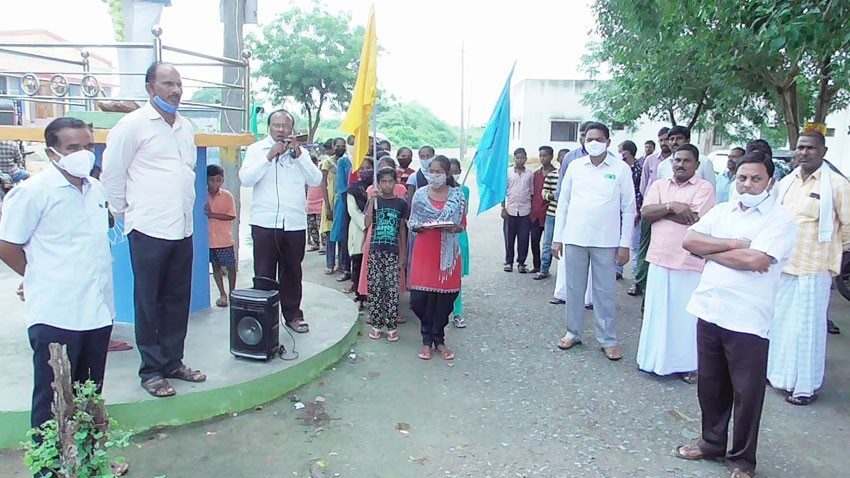 విద్యార్థులను బడికి పంపాలి