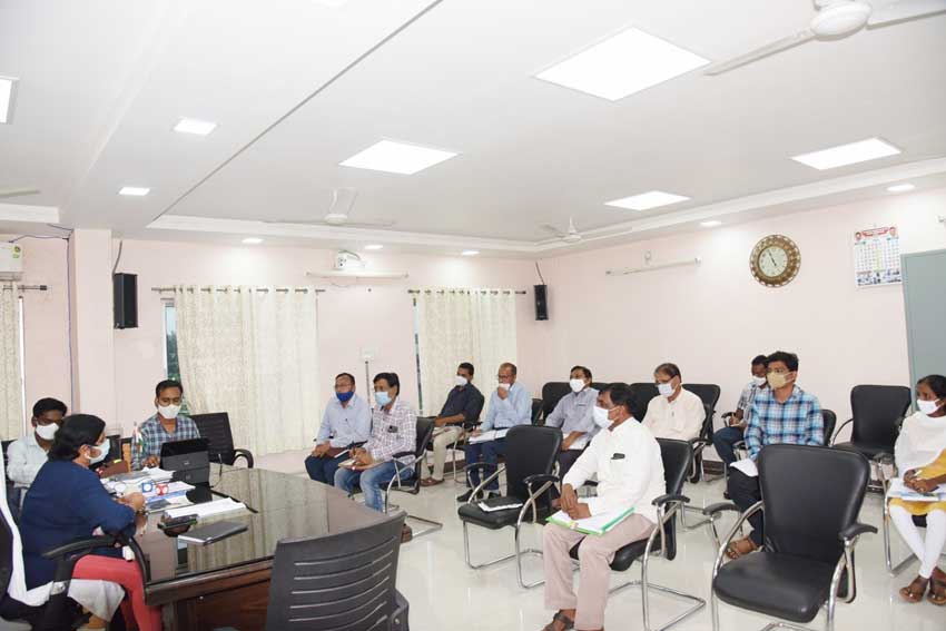 ఆక్సిజన్‌ ప్లాంట్‌ పూర్తి చేయాలి