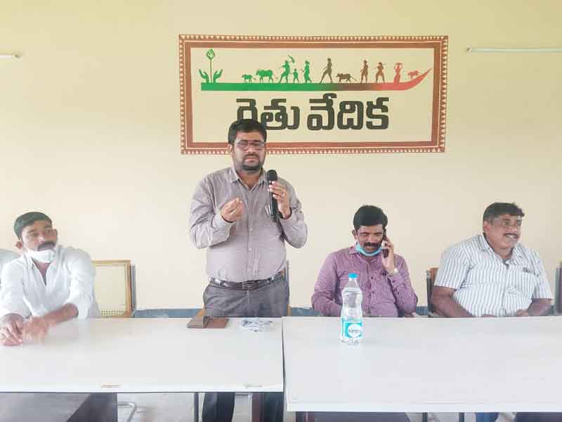 ప్రత్యామ్నాయ పంటలపై దృష్టి పెట్టాలి