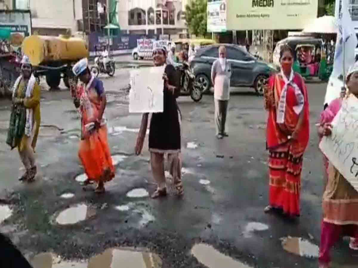 ‘రూ.500కు అమ్ముడుపోతే.. ఇలాంటి రోడ్లే’