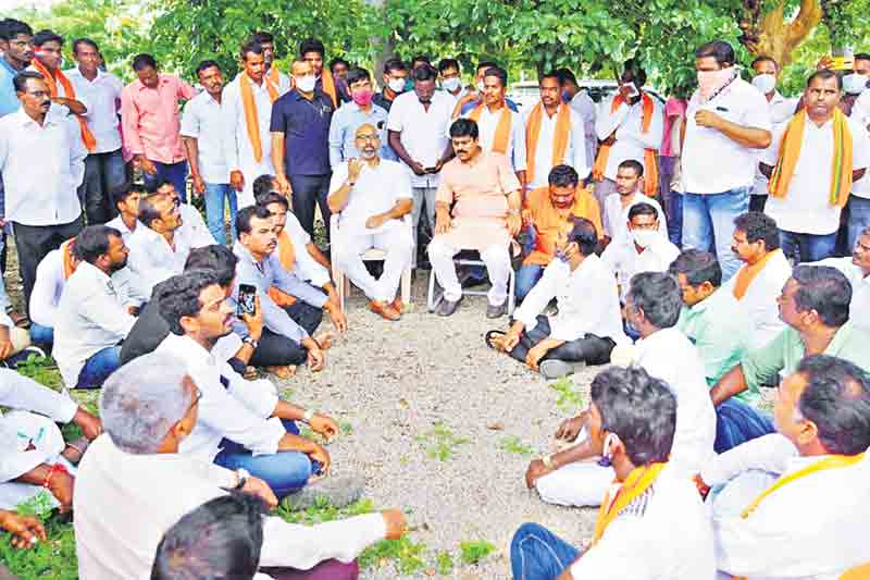 పోలీస్‌స్టేషన్‌ కూలగొడతా!