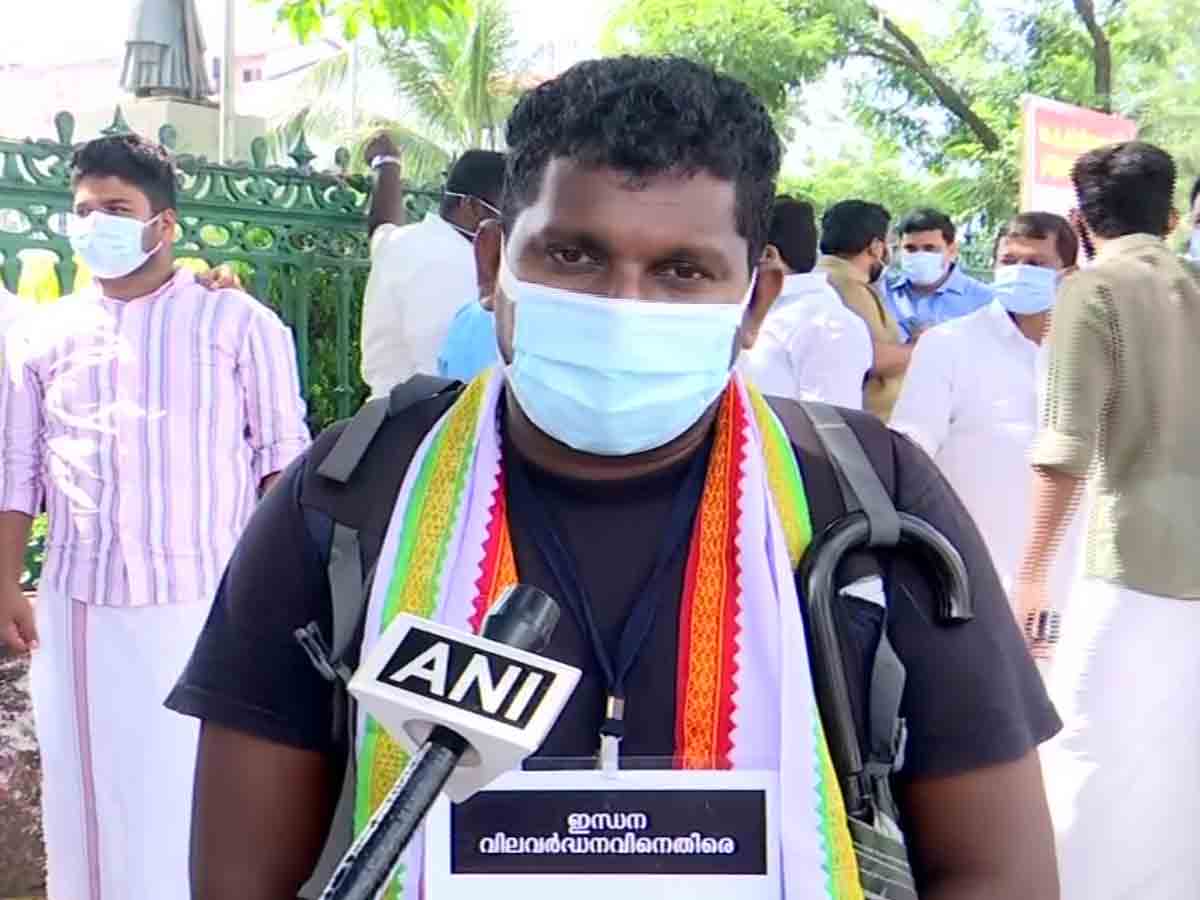 ఇంధన ధరల పెరుగుదలపై.. పాదయాత్రతో నిరసన