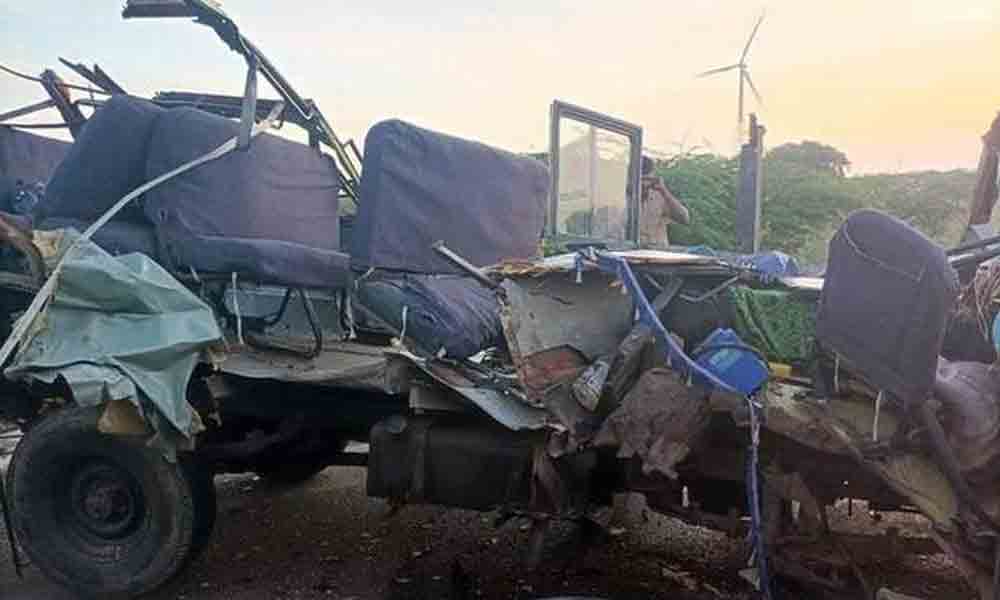 Road Accident | రోడ్డు ప్రమాదంలో నలుగురు మహిళా కూలీల మృతి