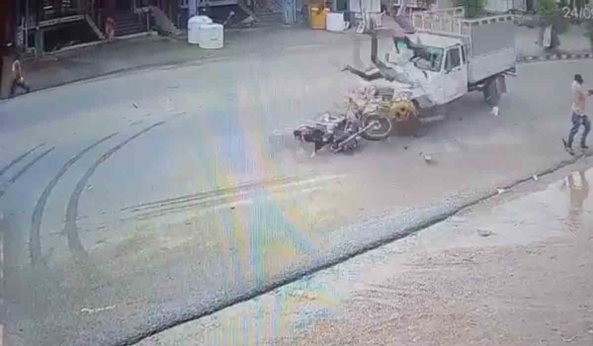 రాంగ్ రూట్‌లో వ‌చ్చారు.. గాల్లో ఎగిరారు.. వీడియో