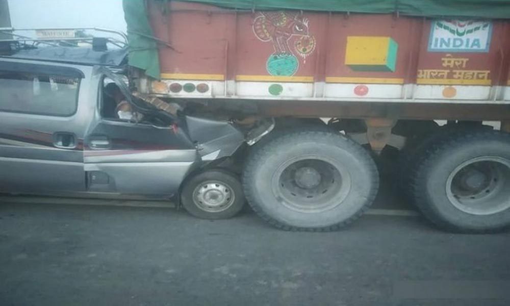 Road Accident | పరీక్షకు వెళ్తూ.. రోడ్డు ప్రమాదంలో ఆరుగురు యువకుల దుర్మరణం