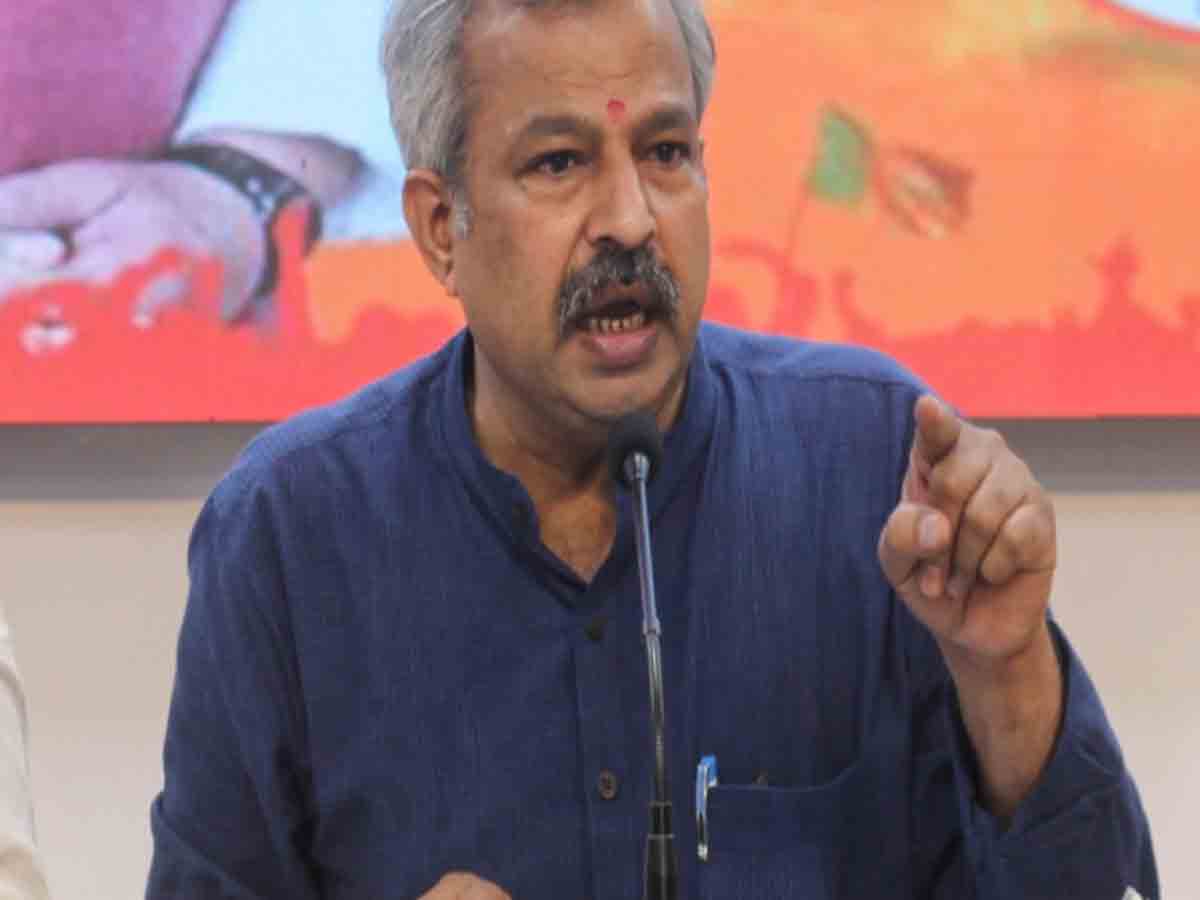 అవినీతి ఆరోపణలపై ముగ్గురు కౌన్సిలర్లను బహిష్కరించిన బీజేపీ