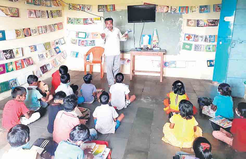 సర్కారు బడిని తీర్చిదిద్దుతున్న శ్రీకాంత్‌ మాస్టారు