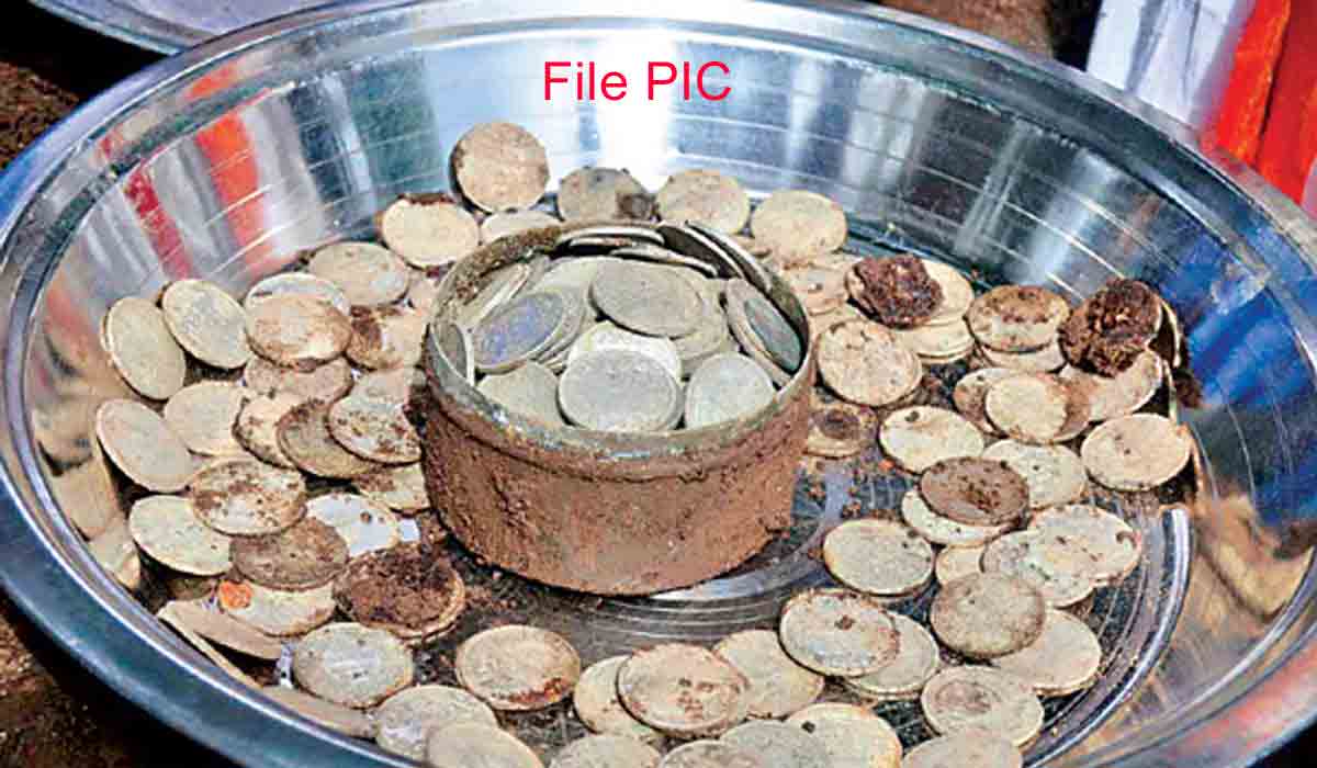 చిత్తూరు జిల్లాలో 16 పురాతన నాణేలు లభ్యం