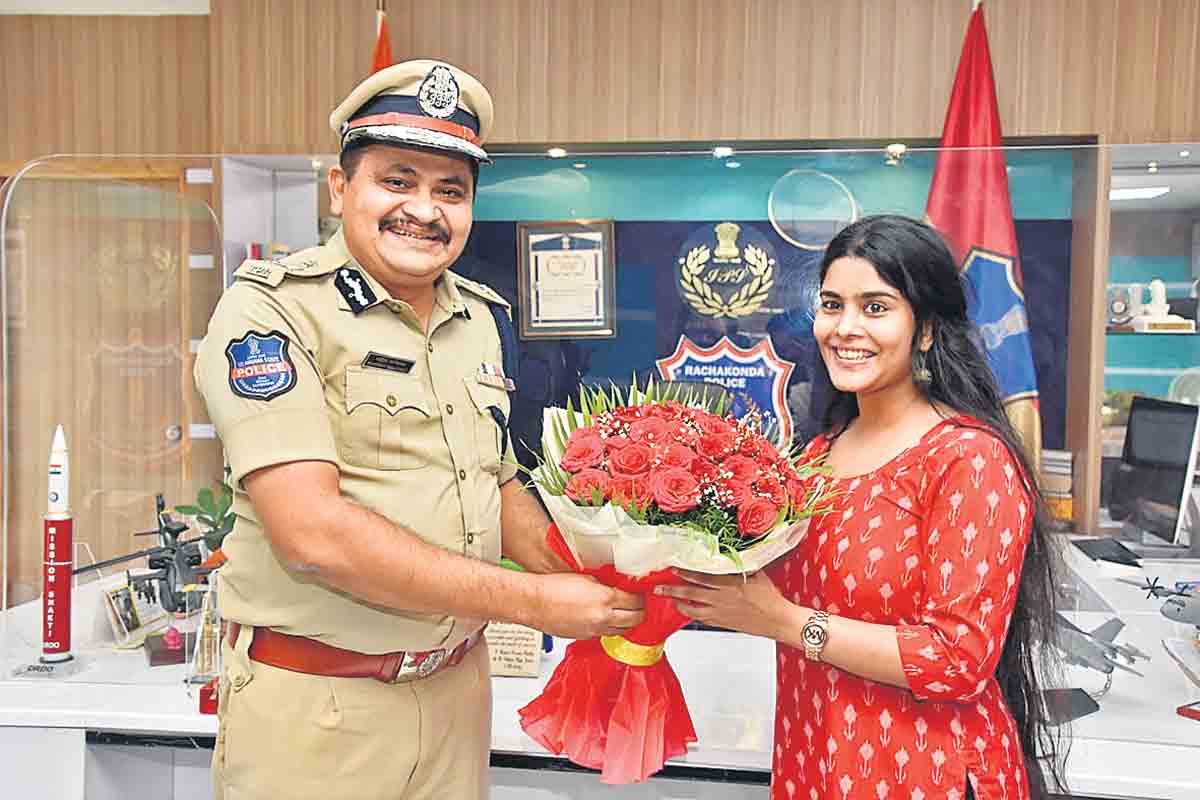 సివిల్స్‌ సర్వీస్‌ అభ్యర్థుల తయారీలో..సీపీ ప్రత్యేకత