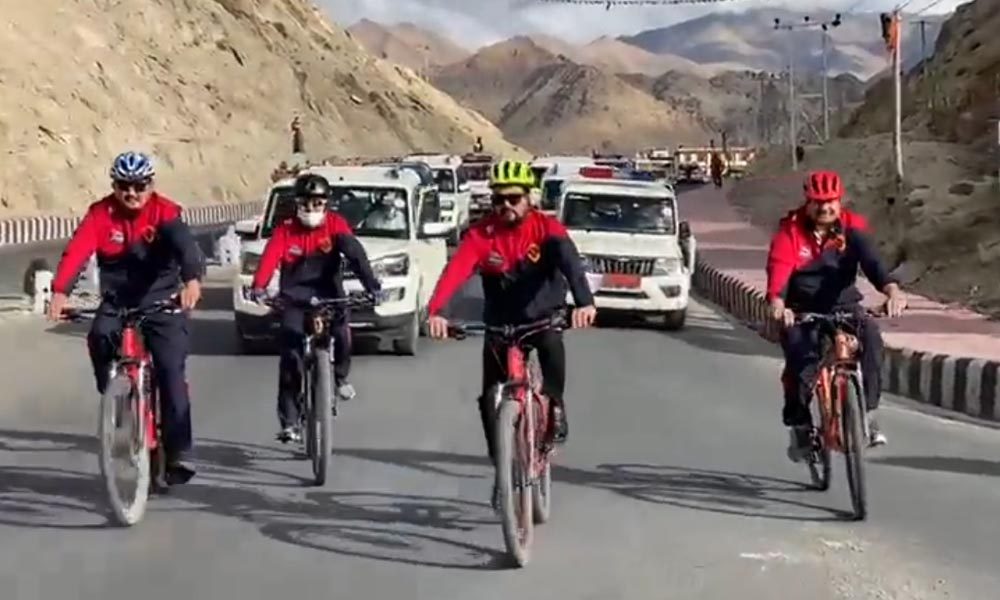 లేహ్‌లో సైకిల్‌ ర్యాలీ ప్రారంభించిన అనురాగ్‌ ఠాకూర్‌