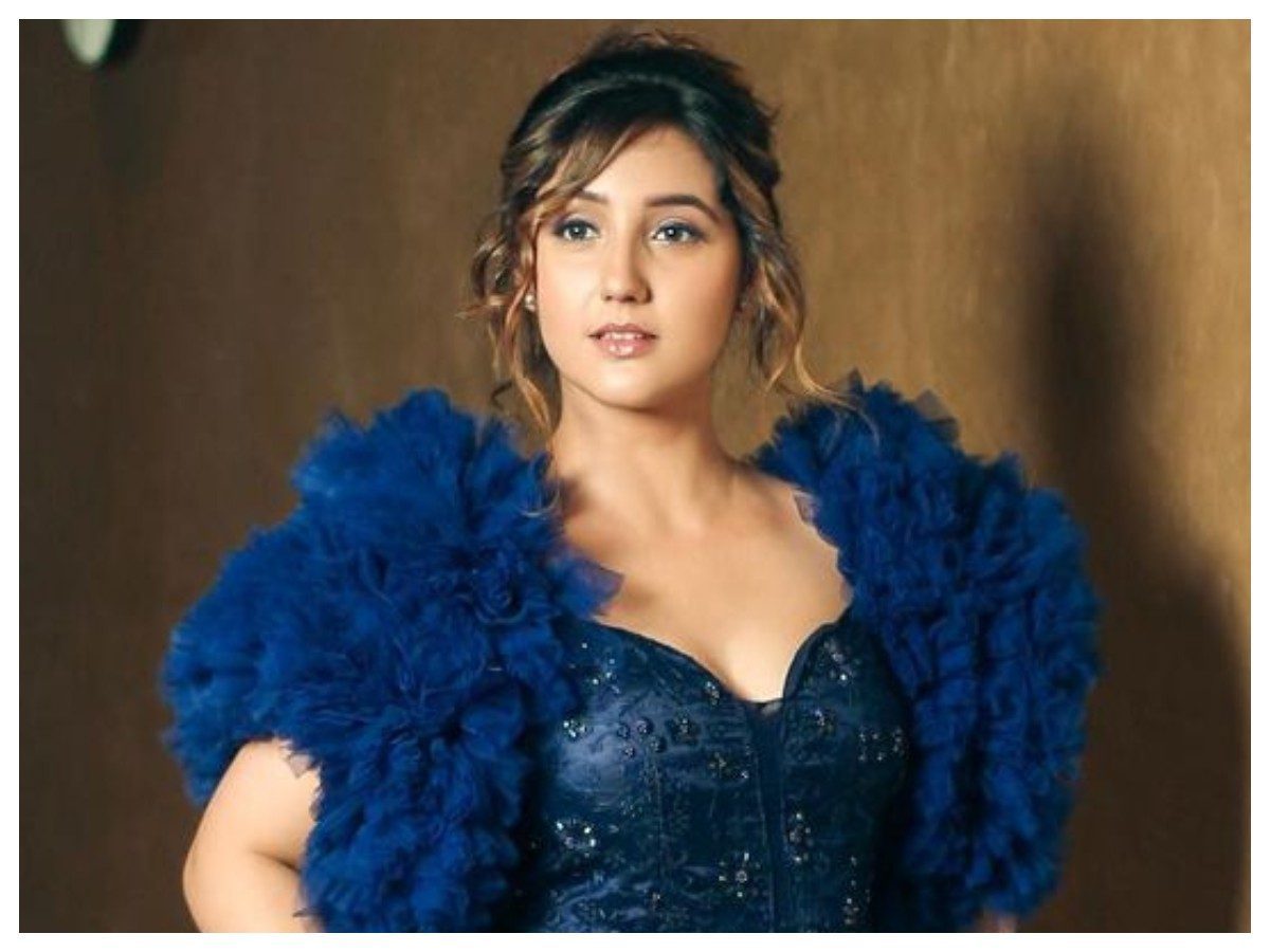 Ashnoor Kaur | బ్లూ డ్రెస్‌లో  అష్నూర్‌ కౌర్