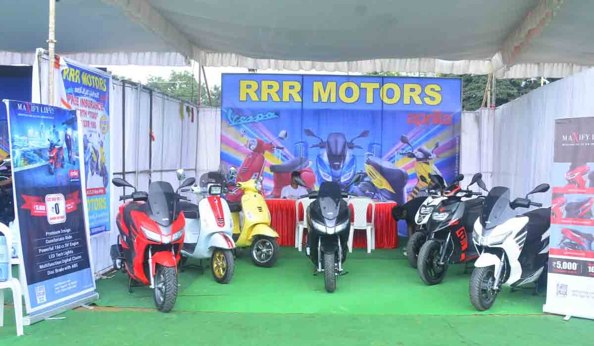 నిజామాబాద్ జిల్లాలో రెండో రోజు సందడిగా ఆటో షో