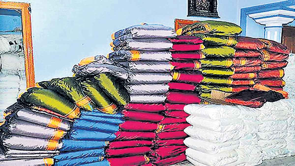 బతుకమ్మ చీరలు.. 7,04,669 లబ్ధిదారులు